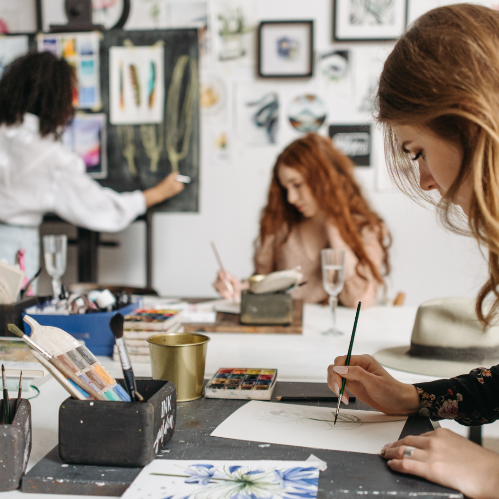 A collaborative workshop for artistic endeavours where artists exchange ideas and provide feedback, fostering creativity.